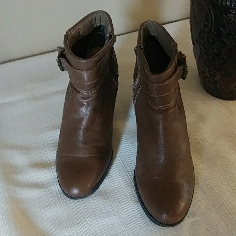 3 for $15 - Sz 7.5 Light Brown Leather Ankle Booties